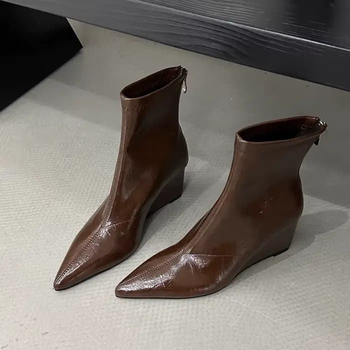 Bottines compensées en cuir verni pour femmes