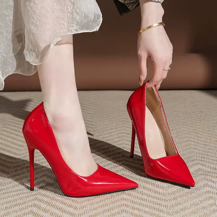 Escarpins classiques à talons hauts en cuir verni couleur unie pour femme