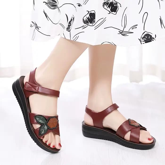 Femmes sandales 2025 mode extérieur compensées chaussures de marche femmes été plat antidérapant fond souple personnes âgées plage chaussures décontractées