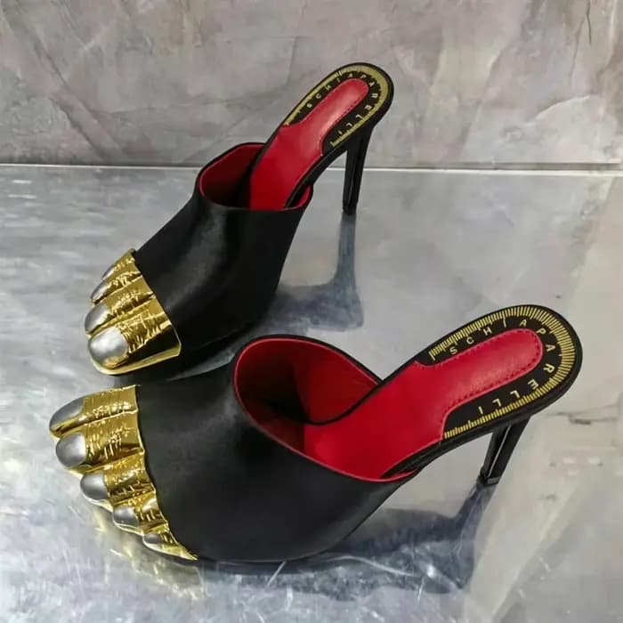Sandales noires à lanières pour femmes