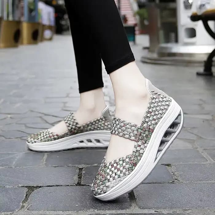 2025 nouvelles chaussures pour femmes tissées à la main