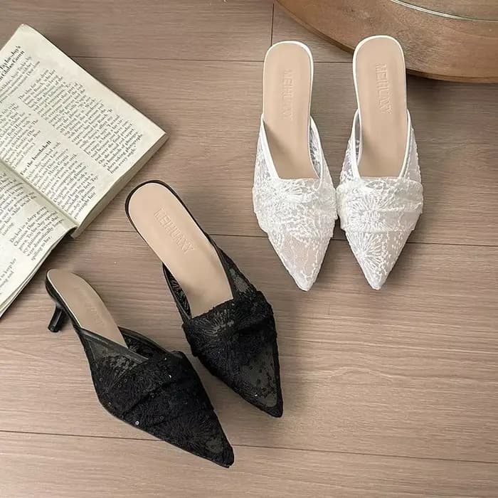 Nouvelles mules à talons aiguilles brodées en dentelle blanche pour femme