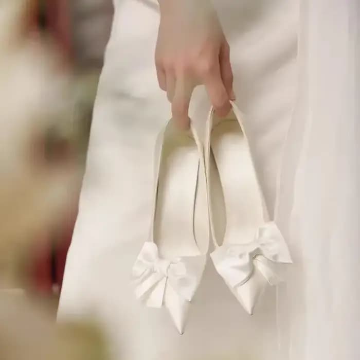 Offre spéciale 2024 nouvelle mariée blanc Satin Bow Stiletto femmes talons hauts pompes sandales simples femme chaussures de mariage zapatos de mujer