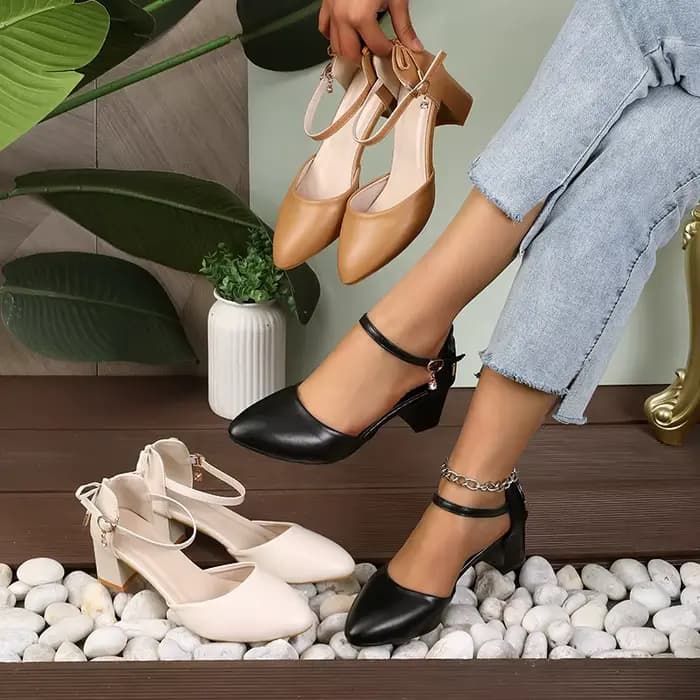 Talons hauts à fines bretelles de Style féerique
