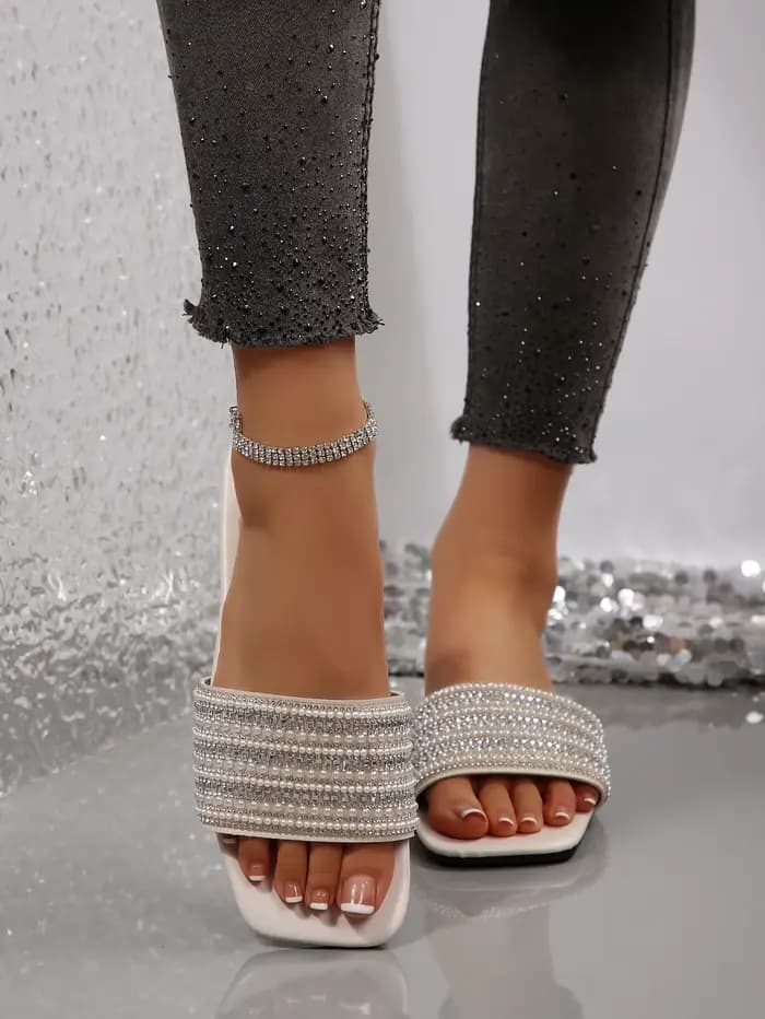 Nouvelles sandales d'été à la mode pour femmes