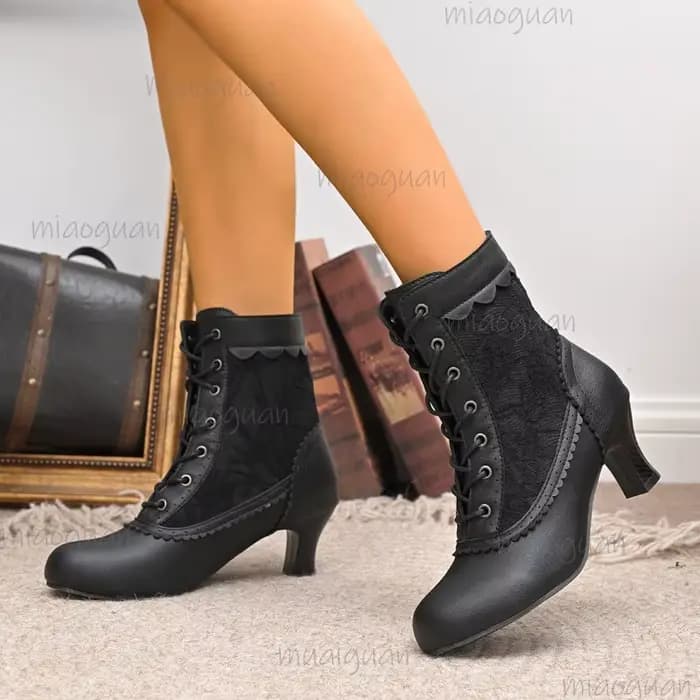 Bottines blanches à talons chaton pour femmes