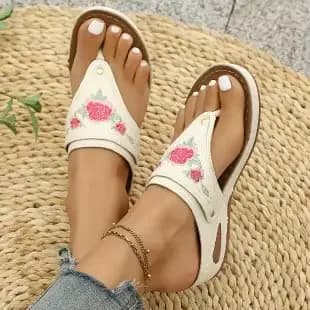 Sandales plates à talon épais et plateforme antidérapantes pour femme, grande taille, bout rond ouvert, couleur unie, style sabot à enfiler – Collection Été 2026