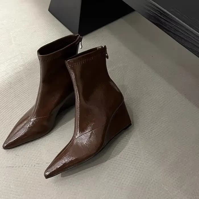 Bottines compensées en cuir verni pour femmes