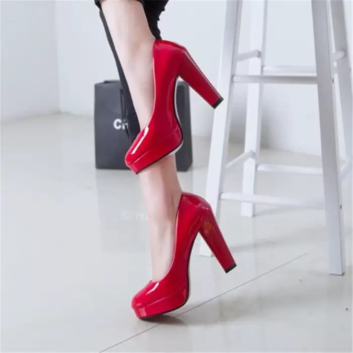 Escarpins à bout pointu et talons hauts pour femmes