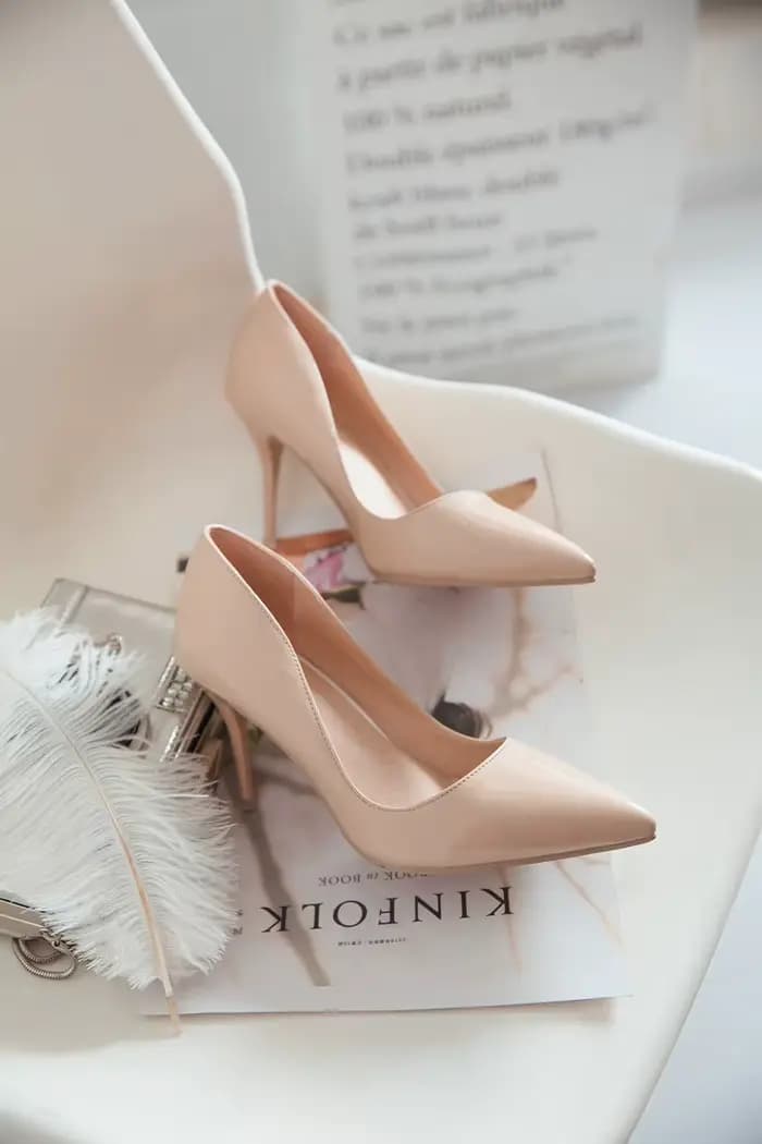 Talons hauts aiguilles à bout pointu pour femmes en jaune