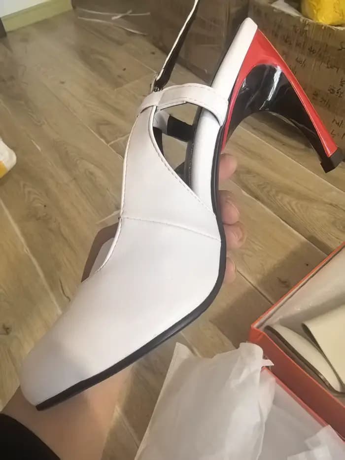 Chaussures à talons hauts irréguliers pour femmes