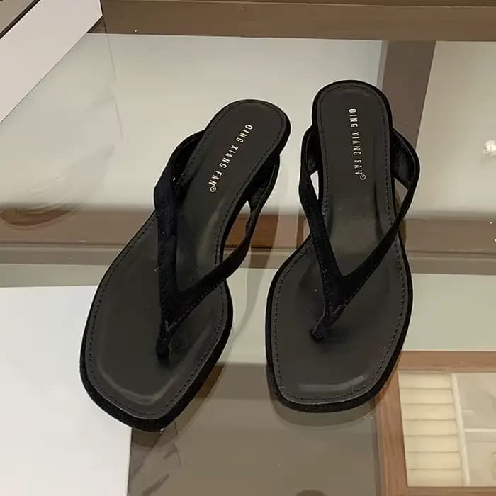 Nouvelles sandales compensées à talon bas pour femme – Tongs d'été tendance à bout ouvert – Chaussures de créateur