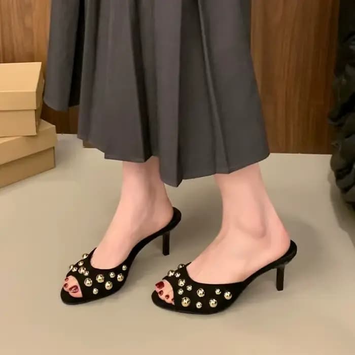 Mules cloutées à bout ouvert