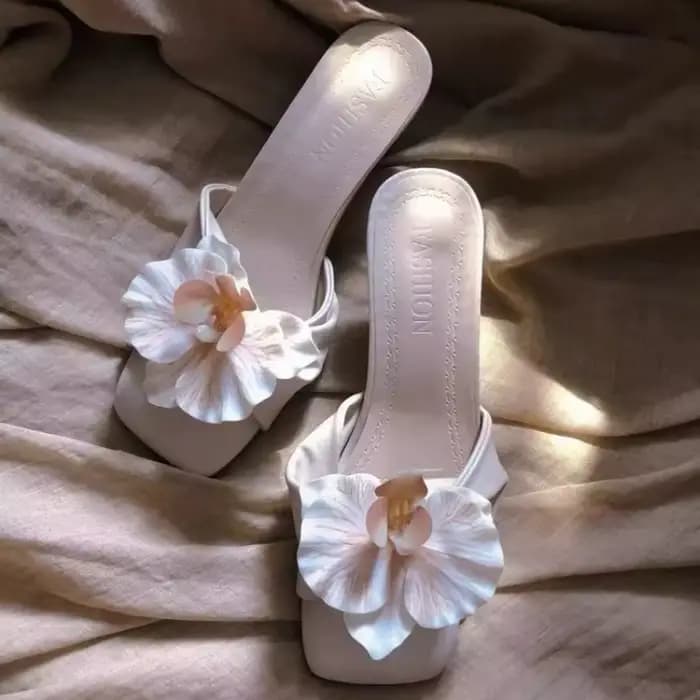 Marque femmes sandales 2025 été nouvelles fleurs élégantes