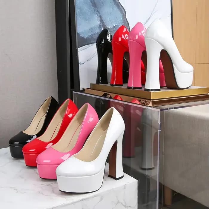 Talons hauts épais en cuir verni pour femmes