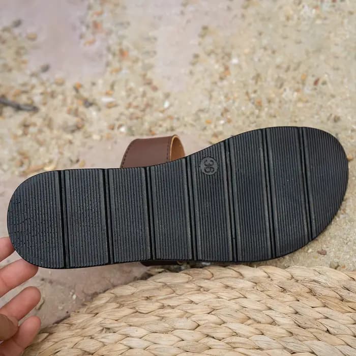 Sandales à la mode pour femmes avec détail d'étoile élégant, chaussures confortables à fond plat à enfiler, boucle décorative dorée, repose-pieds élégant