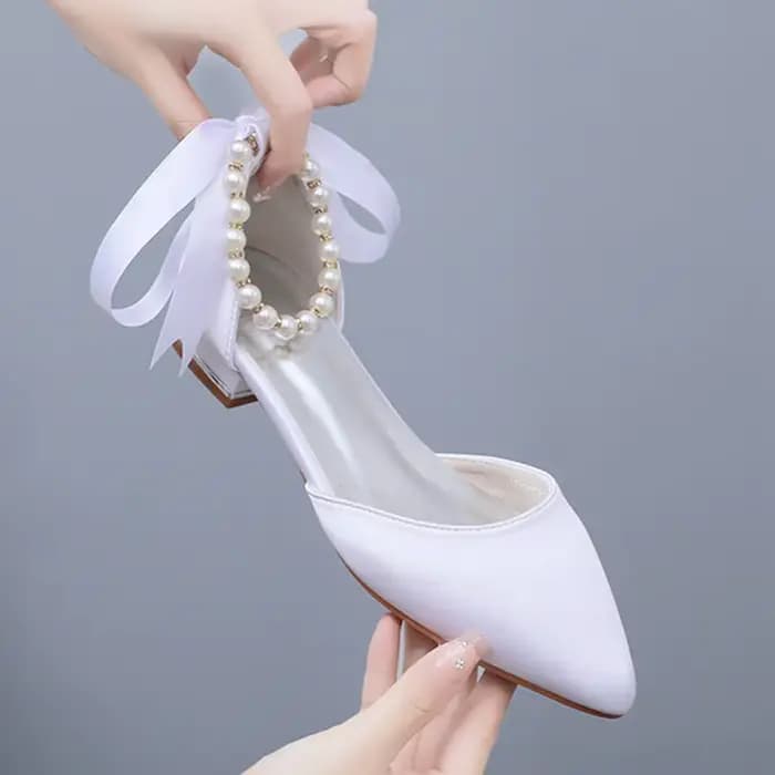 Chaussures De mariage mariée talon plat pointu sandales creuses femmes blanc Satin perlé robe