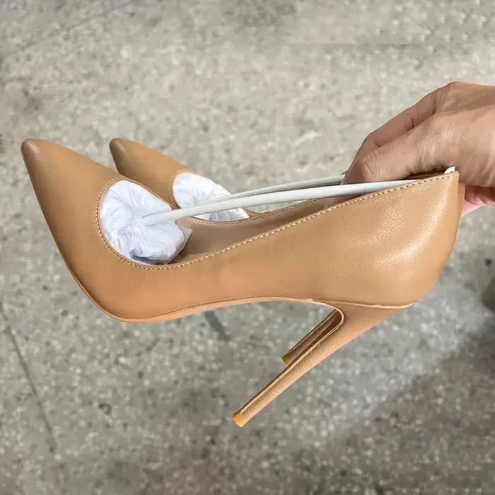 Talons aiguilles à bout pointu en cuir nu