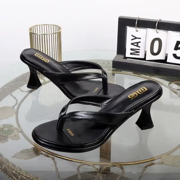 Pantoufles à talons hauts 2025 sandales de luxe d'été tongs talons pantoufles à la mode pour dames a