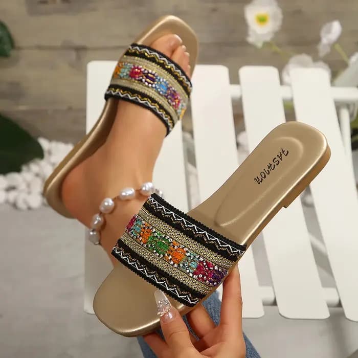 Sandales plates de style bohème pour femmes avec des lanières tissées, sandales de plage légères avec des motifs géométriques floraux colorés, dessus brodé multicolore, sandales plates antidérapantes