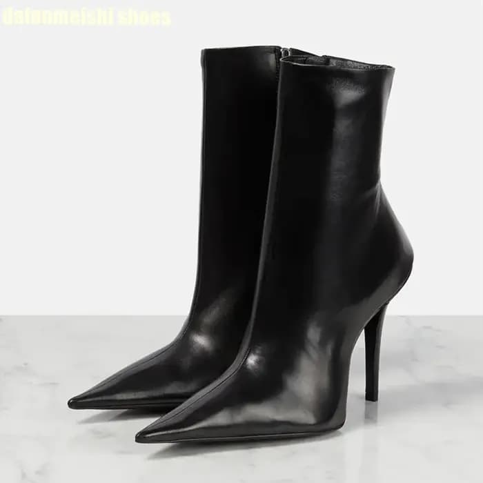 Bottes courtes à bout pointu avec fermeture éclair latérale