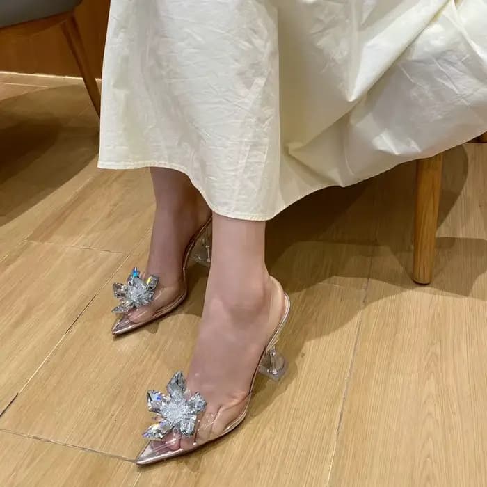 Sandales Baotou argentées pour femme, nouvelle collection été 2026, magnifiques talons hauts transparents à bout pointu, style verre à vin, avec fleurs en cristal, pour célébrités