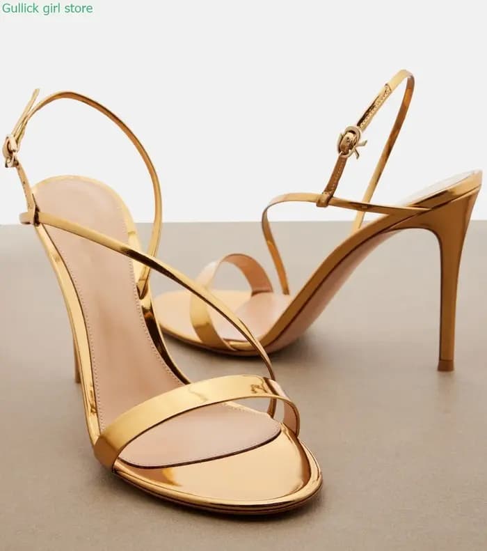 Sandales à talons aiguilles fines dorées à bout ouvert avec bride arrière en cuir verni