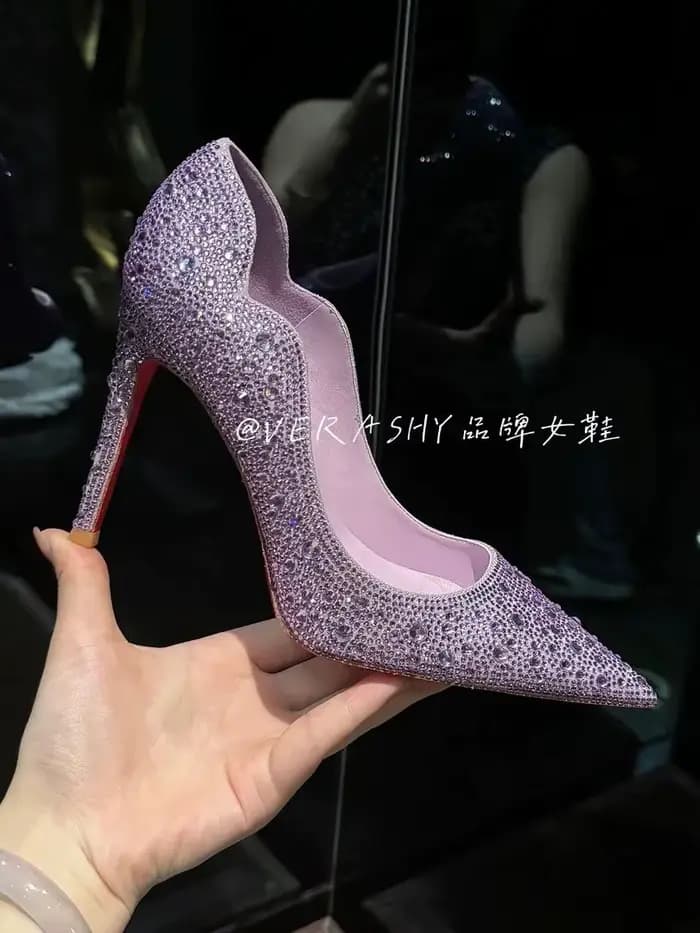 Talons hauts femmes 2025 printemps nouveau or Sexy pointu français mince avec des chaussures simples