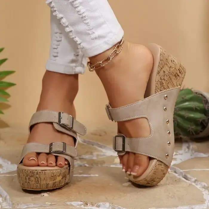 Sandales compensées à rivets pour femme, à double boucle, à enfiler, à bout ouvert, mules décontractées pour la plage