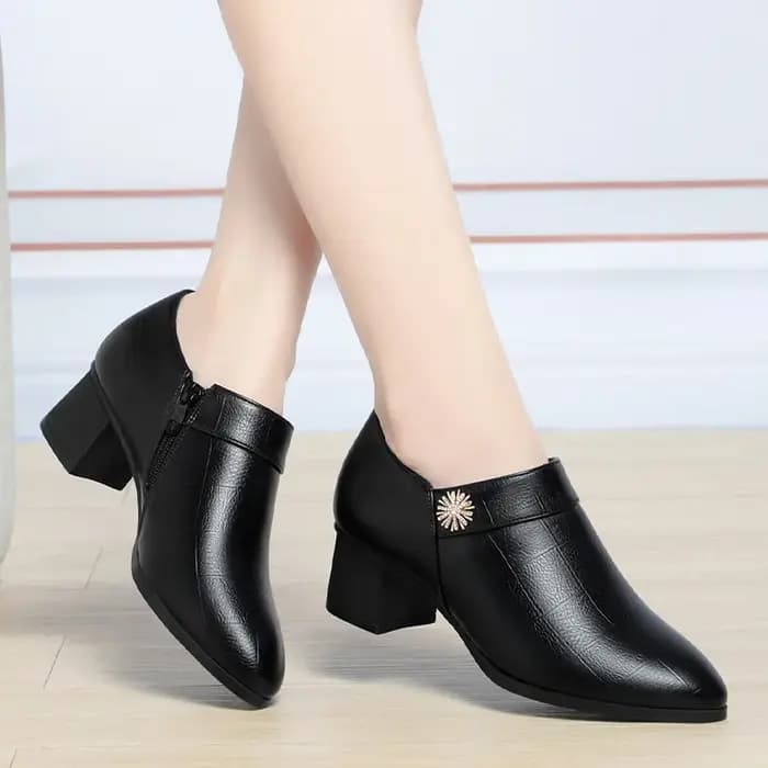 Chaussures à talons hauts en cuir souple pour dames, bottes de rinçage courtes en peluche pour dames de bureau, modèle de colonne vertébrale élégant, nuits confortables, printemps et automne 2024