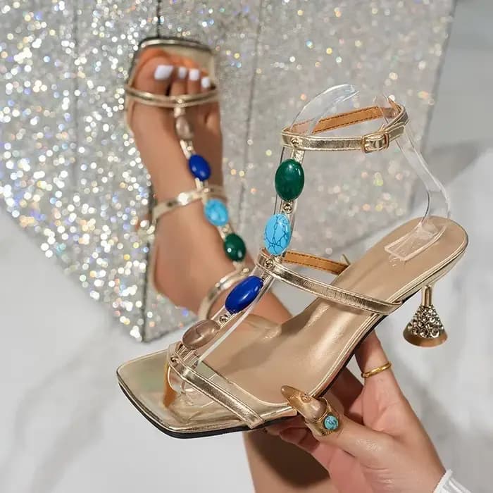 Sandales à talons carrés dorés avec pierres précieuses pour femme