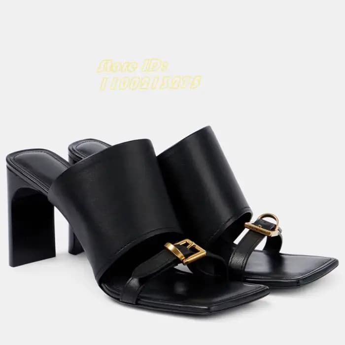 Mules à talon carré en cuir noir mat, à enfiler, avec bride à boucle, collection Runway 2026, vente