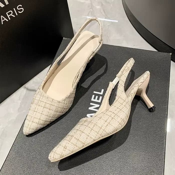 Marque de mode qui a conçu des talons compensés en tricot pour femmes, des chaussures de soirée à bout pointu, des sandales à talons aiguilles confortables et grandes tailles pour l'été.