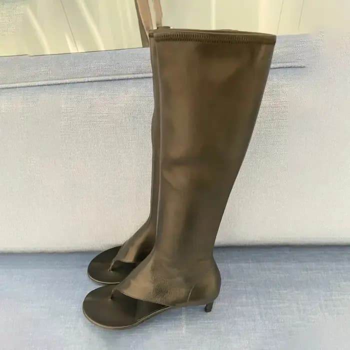 Mode personnalisée pour femmes européennes et américaines avec élasticité à talons hauts et Cliponteeth pour défilés