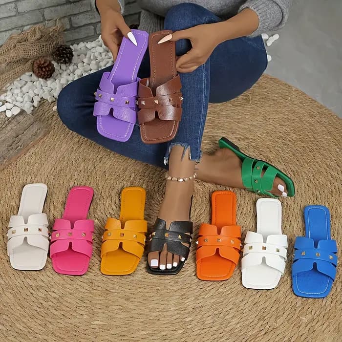 Sandales plates élégantes pour femmes, chaussures d'été décontractées à enfiler pour jeans et robes, confort toutes saisons avec semelle en caoutchouc
