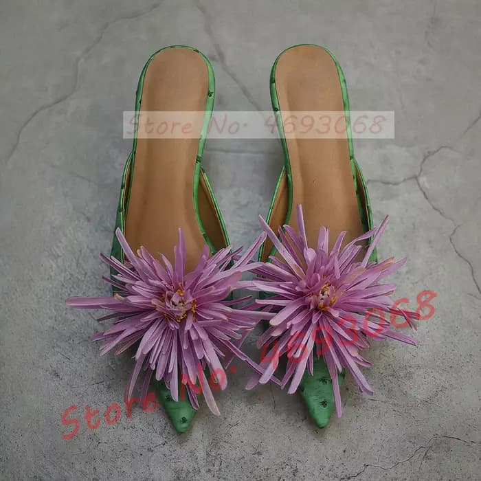 Mules vertes à talon moyen avec applique florale, élégantes pantoufles ouvertes à bout pointu pour femme, chaussures stylées en similicuir d'autruche pour l'extérieur