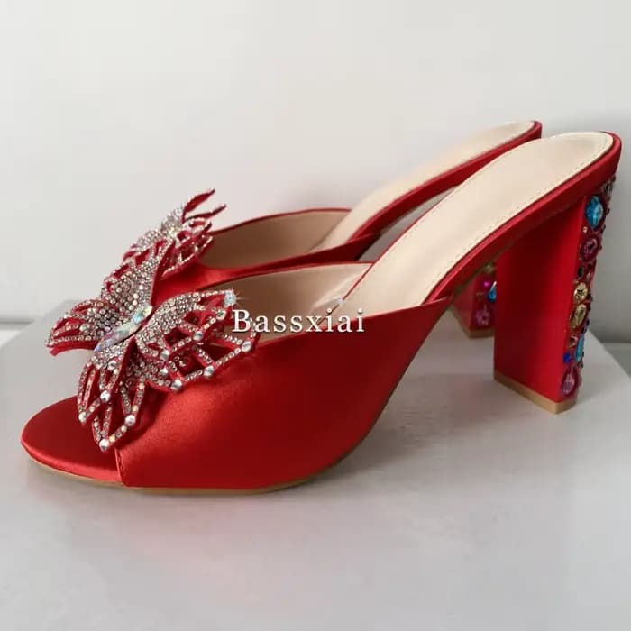 Mules en soie rouge pour femme, sandales à talons hauts avec décorations papillon-fleur en strass colorés, collection printemps-été