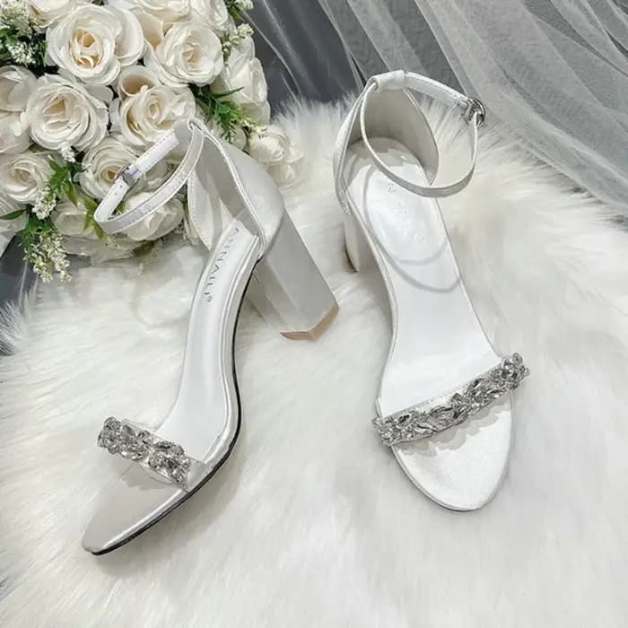 Nouvelles Sandales Blanches à Talons Hauts 2026 avec Strass et Talon Carré – Chaussures de Mariage et de Demoiselle d'Honneur