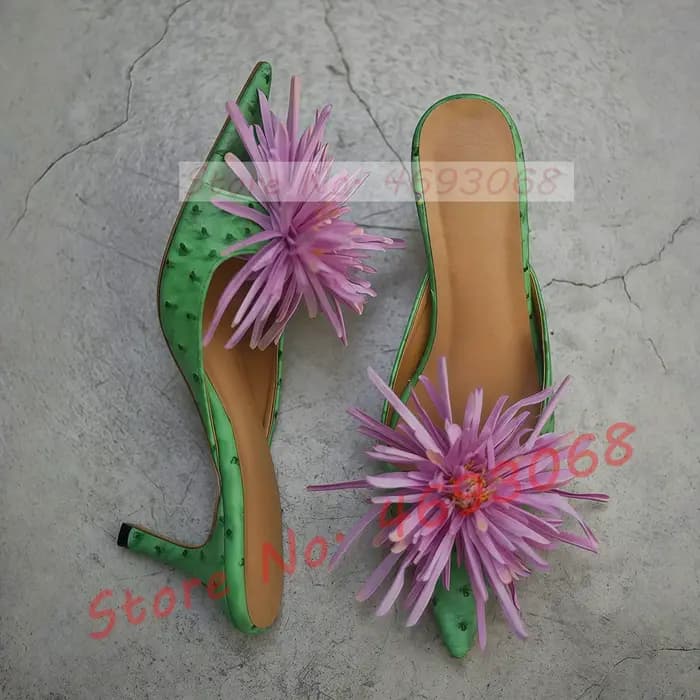Mules vertes à talon moyen avec applique florale, élégantes pantoufles ouvertes à bout pointu pour femme, chaussures stylées en similicuir d'autruche pour l'extérieur
