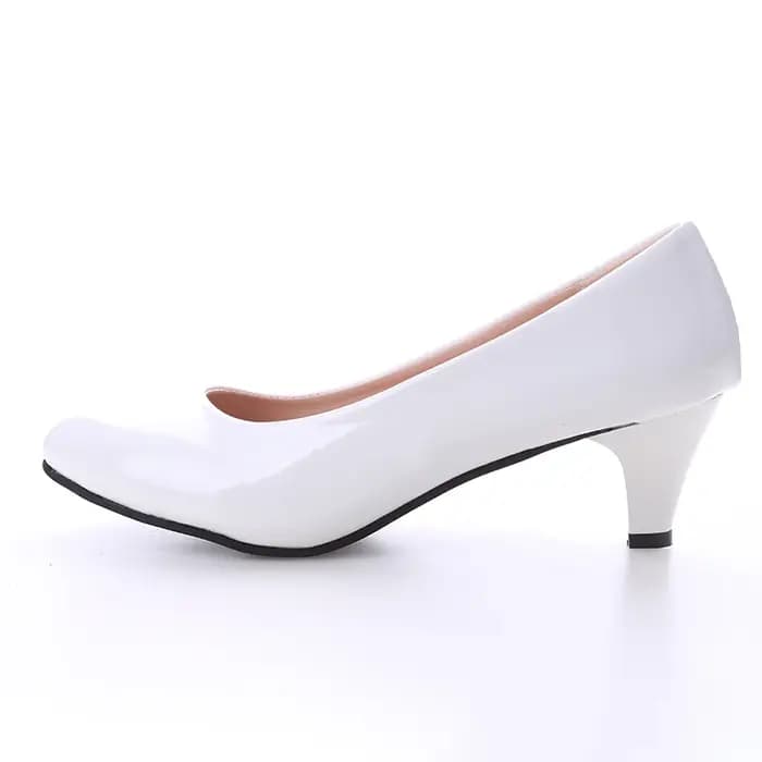 Nouvelles chaussures pour femmes sur talons élégant moyen haut talon dames bout pointu mode pompes pour femme bureau noir blanc rouge