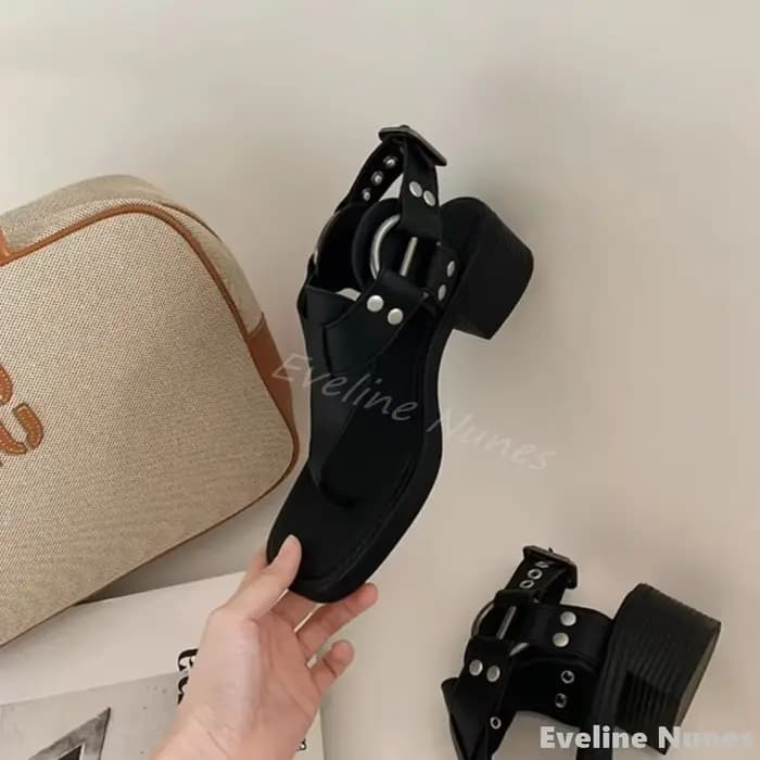 Semelle épaisse talons épais tongs femmes rétro marron métal boucle de ceinture bout carré sandales 2025 été nouveau Design de mode sandales