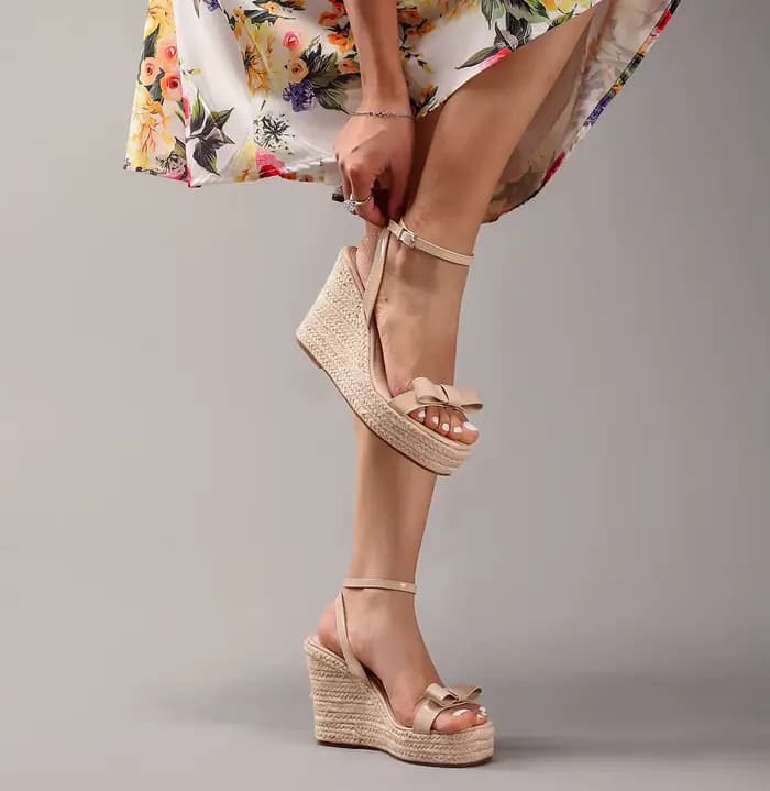 LIHUAMAO sandales à talons compensés Espadrilles chaussures pour femmes chaussures à talons hauts bride à la cheville sandales modernes plate-forme confort décontracté