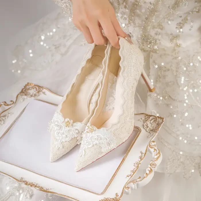 Banquet Stiletto simple automne nouveau bout pointu bouche peu profonde dentelle Slip-on antidérapant résistant à l'usure talons hauts
