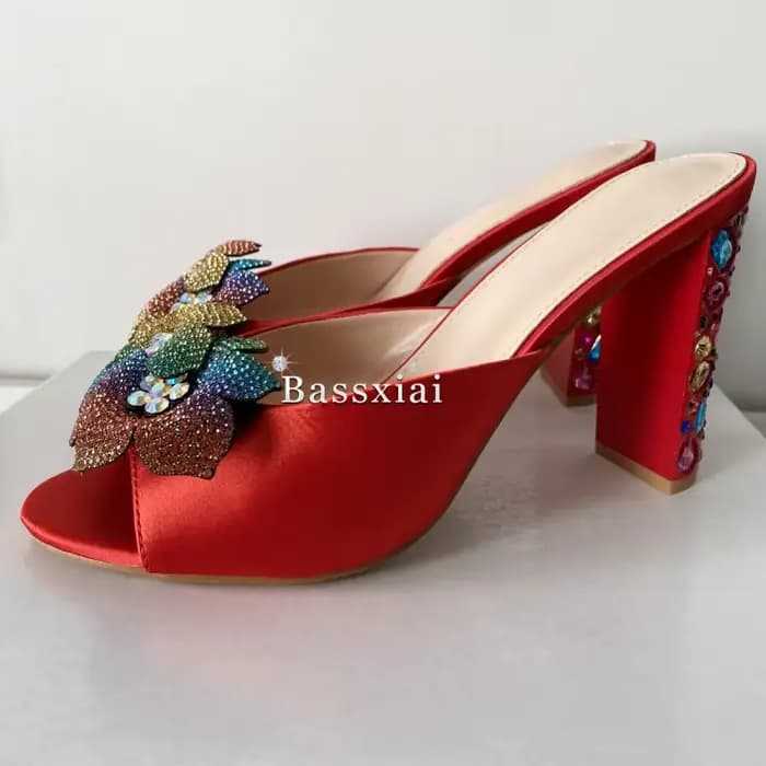 Mules en soie rouge pour femme, sandales à talons hauts avec décorations papillon-fleur en strass colorés, collection printemps-été