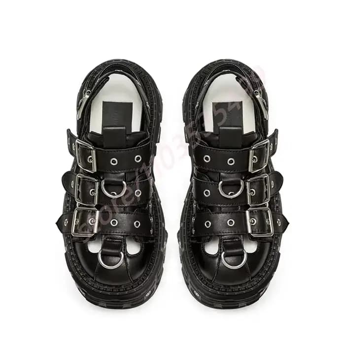 Semelle épaisse boucle de ceinture sandales romaines creuses bout rond sangle arrière Punk 2025 été nouveau Rivet noir mode fête sandales décontractées