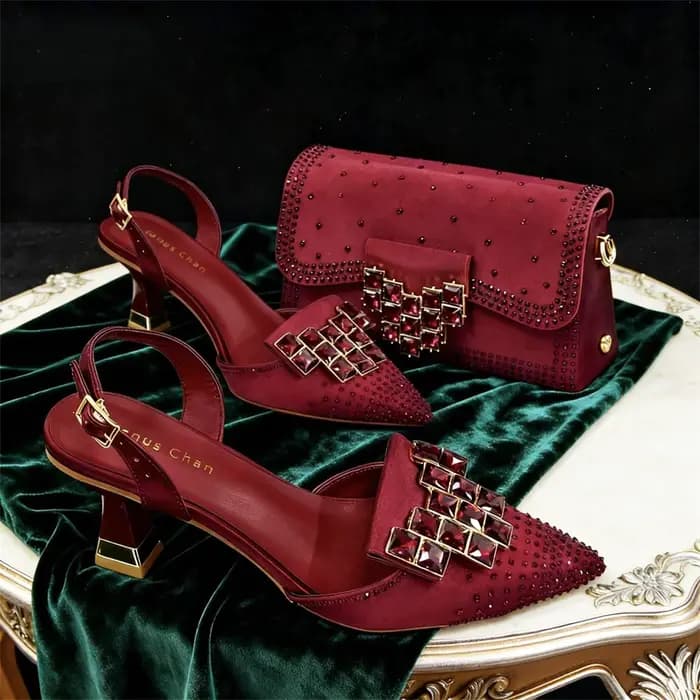 Chaussures à talons hauts en strass fuchsia et sac assorti