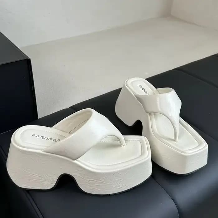 Nouvelles chaussures pour femmes : Sandales à plateforme