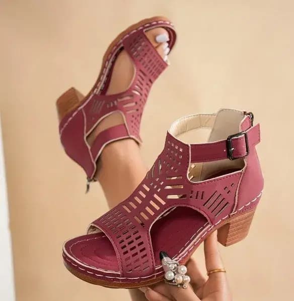 Sandales pour femmes 2026 Nouveauté Sandales à talons épais d'été respirantes ajourées pour femmes Talons hauts rétro Sandales romaines