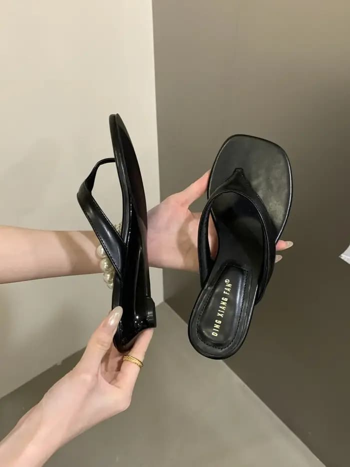 Marque de mode talon compensé pantoufle diapositives femmes pince orteil tongs bande étroite sandales chaussures
