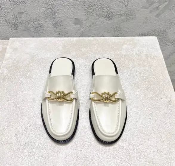 Mules en cuir véritable de haute qualité avec boucle métallique pour femmes